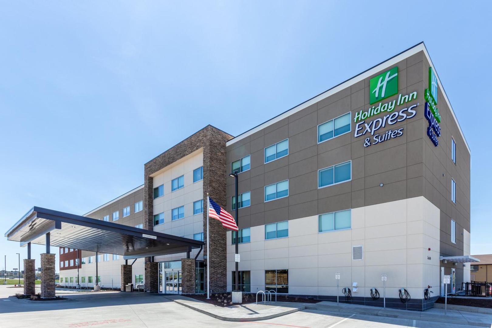 Holiday Inn Express & Suites – Springfield North, an IHG Hotel